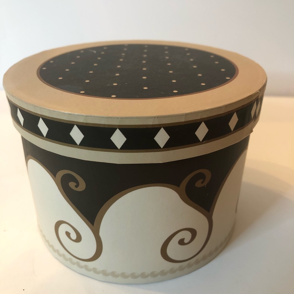 Small decorative round box or jewelry two-tier